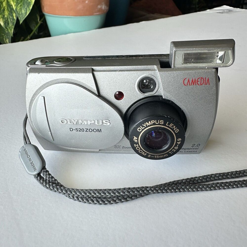 Olympus Camedia D-520 Zoom Digital Camera 2.0 MP Tested Works No Cords/MediaCard